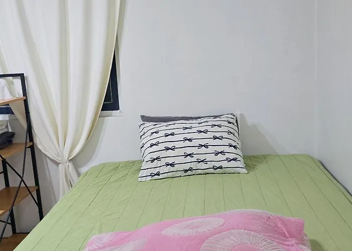Gasthof Spacious One Close To The Airport 3*