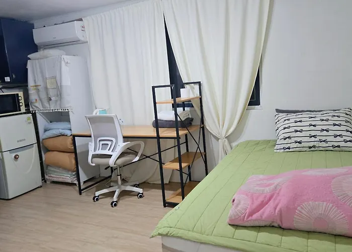 Gasthof Spacious One Close To The Airport