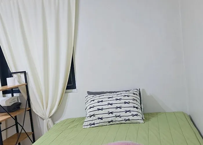 Spacious One Close To The Airport