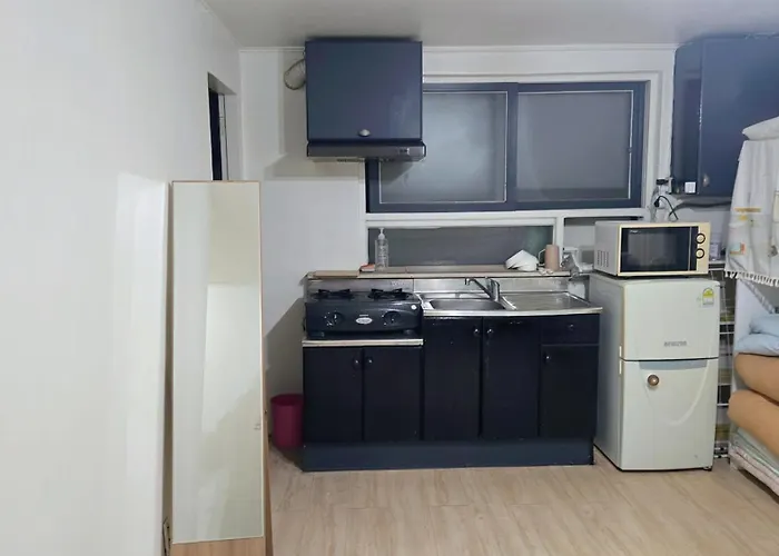 Gasthof Spacious One Close To The Airport